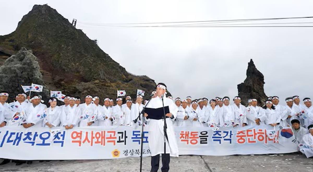 2019년 6월10일 독도선착장에서 열린 제309회 경북도의회 제1차 본회의 및 독도수호 결의대회 모습 /이하 경북도의회