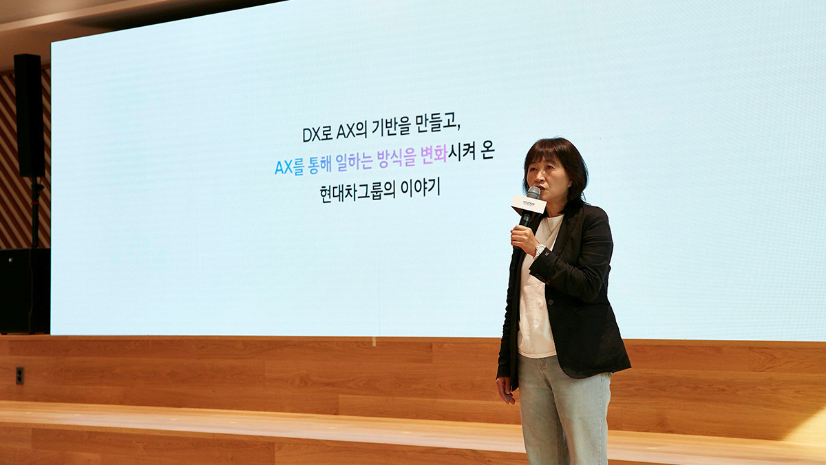 진은숙 현대차·기아 ICT 담당 사장이 현대차그룹 AX 성과 발표회에서 발언하고 있다. / 현대자동차