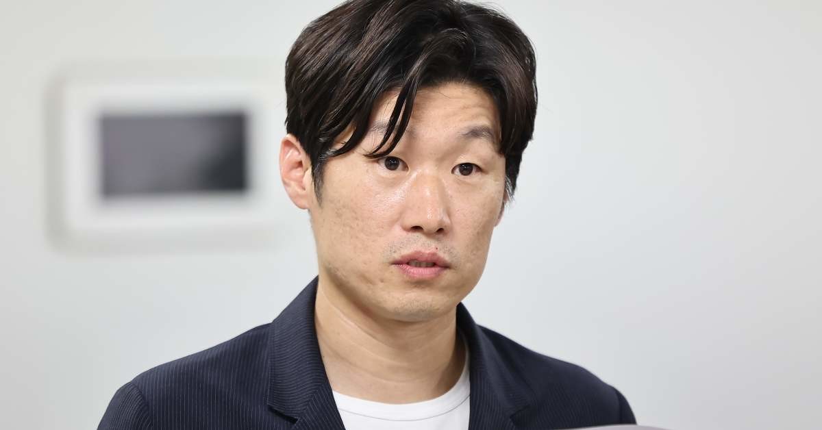 박지성 K-축구혁신위원회 공동위원장이 지난 11일 서울시 종로구 국립현대미술관 사무동에서 열린 K-축구 혁신위원회 6차 회의를 마친 뒤 브리핑을 하고 있다. / 뉴스1