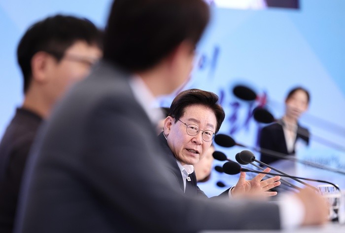 이재명 대통령이 12일 청와대에서 열린 미래성장동력 7대SEED 보고회에서 발언하고 있다. 2026.8.12/뉴스1