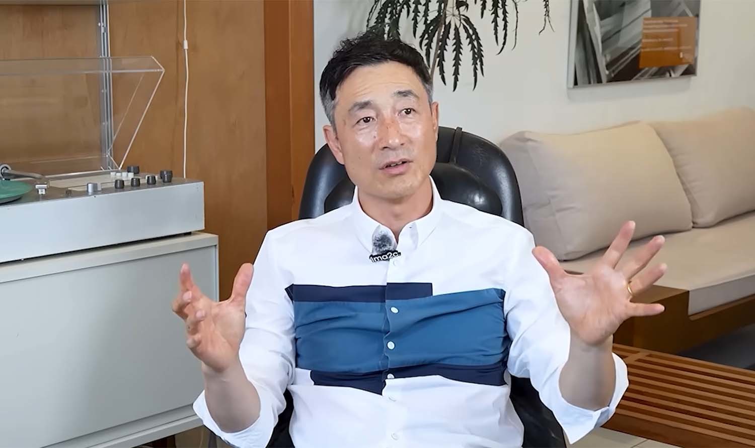 서범식이 유튜브 채널 '원마이크'와 인터뷰하고 있다.