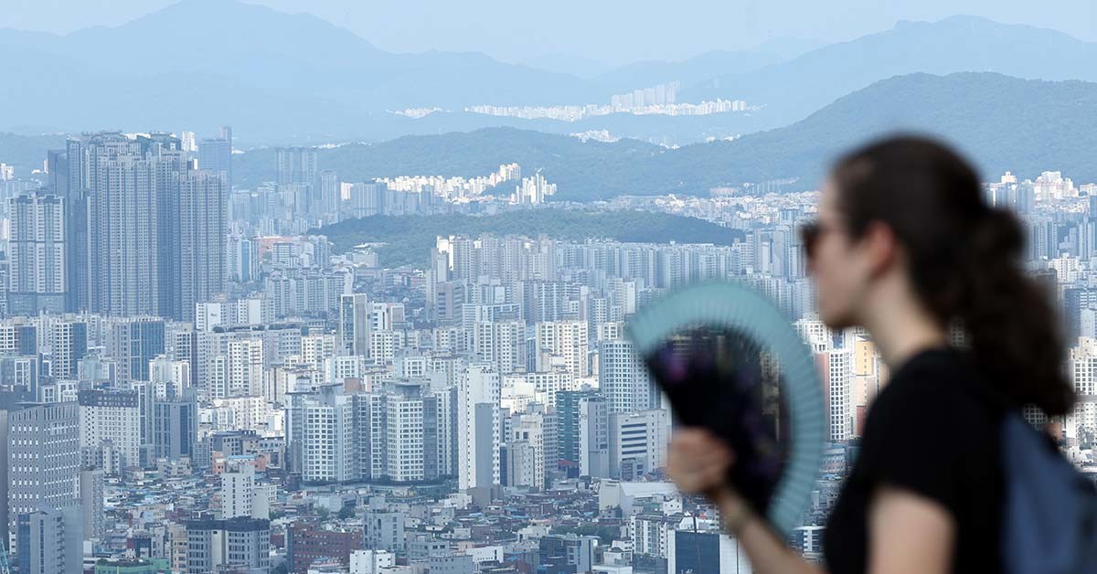 서울 남산에서 바라본 아파트 단지. / 뉴스1