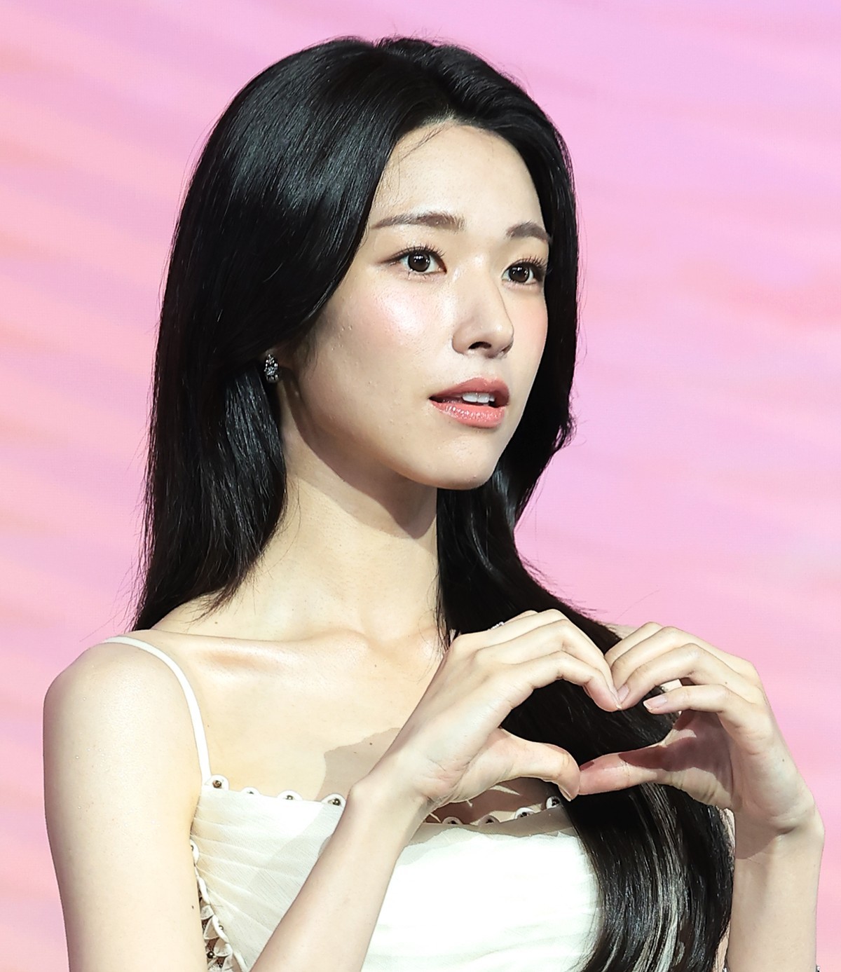 배우 하영 자료 사진. 증조부 안상호의 친일 논란이 확산하자 하영은 지난 12일 인스타그램에 사과문을 올렸다. 하영은 사과문에서 '이번 일을 마음 깊이 새기겠다. 가족의 역사와 그 시대를 제대로 들여다보고 앞으로 역사를 대하는 데에 있어 더욱 신중한 태도를 갖도록 하겠다'라고 밝혔다. / 뉴스1