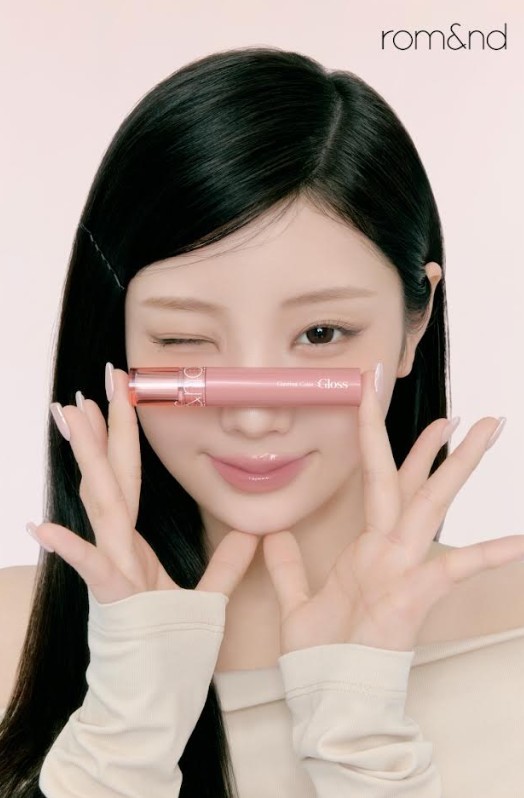 롬앤 모델 아일릿 원희 . / 롬앤 제공