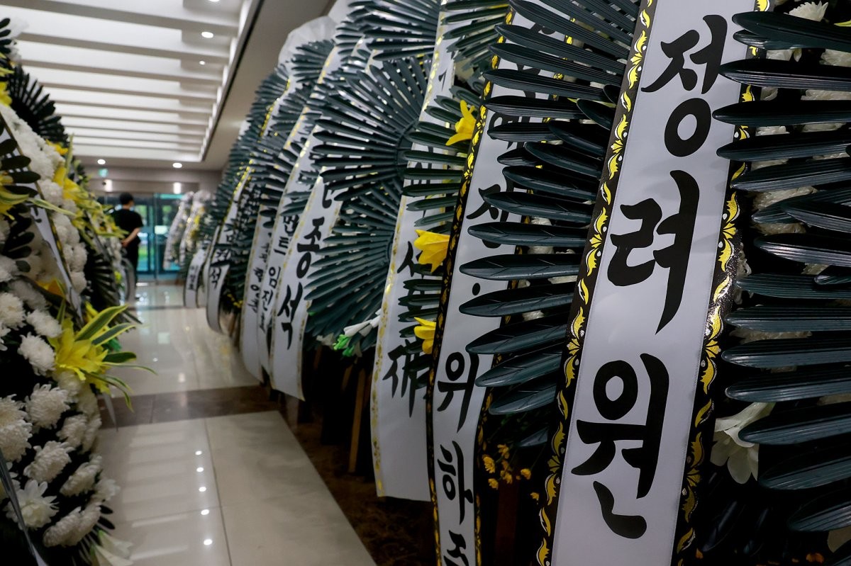 안판석 감독 빈소에 놓인 근조화한 / 뉴스1