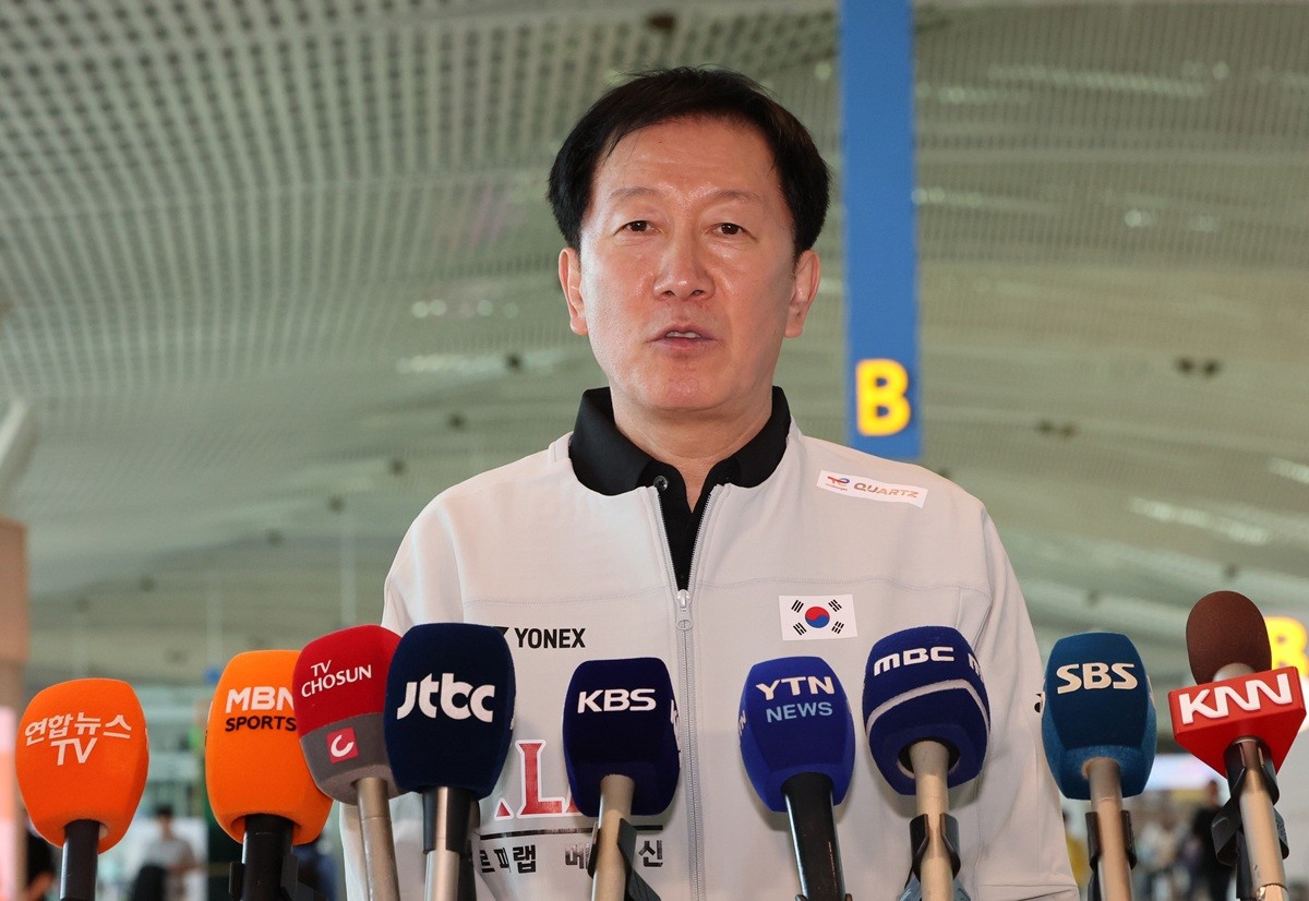 박주봉 배드민턴 국가대표팀 감독 모습. 박주봉 감독은 14일 출국을 앞두고 진행한 인터뷰에서 '세계선수권대회가 끝나고 바로 아시안게임으로 연결되는 힘든 일정이지만 안세영과 서승재-김원호의 우승을 목표로 최대한 열심히 하겠다'라고 각오를 밝혔다.     / 연합뉴스