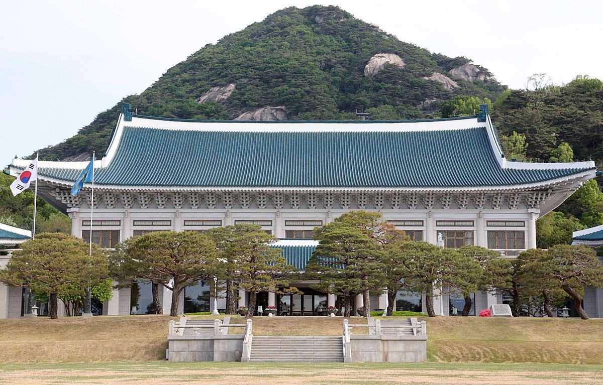 “4년 중임 대통령제, 국민 수용성 가장 높아”…청와대, 개헌 문제 언급 