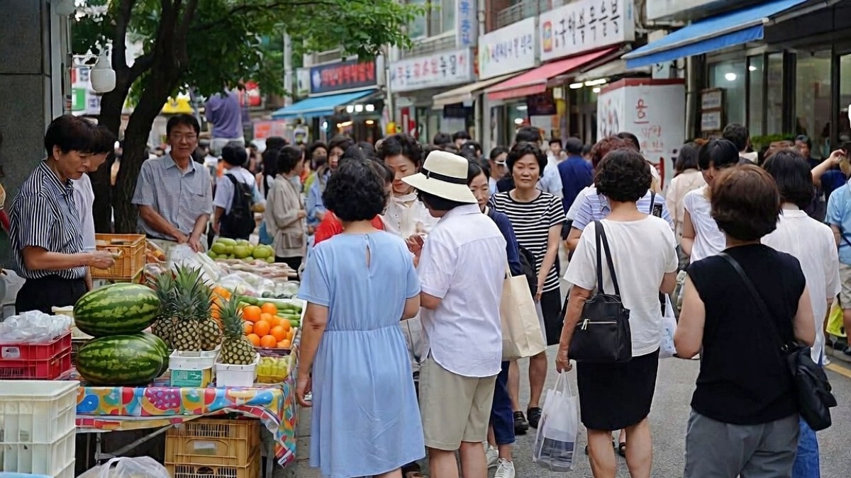 한국 거리 과일가게 풍경. 기사 내용 토대로 AI툴 활용해 제작한 자료사진.