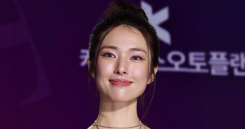 배우 하영이 29일 오후 서울 동대문디자인플라자(DDP)에서 열린 '2025 서울콘 에이판 스타 어워즈'(2025 SEOULCON APAN STAR AWARDS)에 참석해 포즈를 취하고 있다. 올해로 11회째를 맞이한 '서울콘 에이판 스타 어워즈'는 국내 지상파, 종편, 케이블, OTT, 웹드라마 등 전 채널 콘텐츠를 대상으로 하는 국내 유일무이 통합 드라마 시상식이다. 2025.12.29/뉴스1
