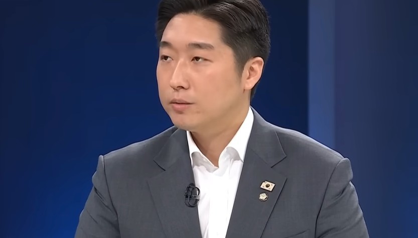 하영 논란에 의견을 밝히는 김용만 더불어민주당 의원 / 유튜브 'JTBC News'