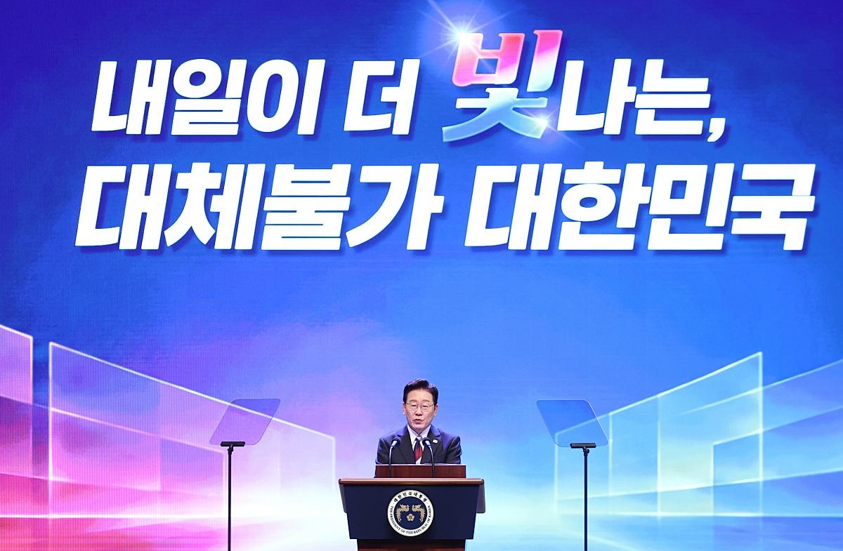 이재명 대통령이 15일 서울 종로구 세종문화회관에서 열린 제81주년 광복절 경축식에서 경축사를 하고 있다. 2026.8.15 / 연합뉴스