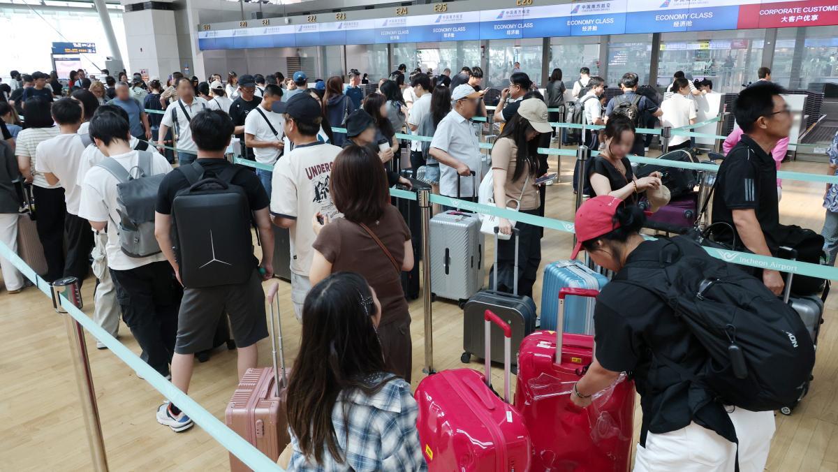 39도 폭염경보 터졌는데… 푹푹 빠지는 모래사장 대신 몰리는 '로컬 드라이브' 코스
