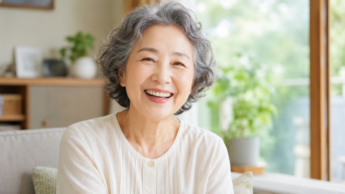 환하게 웃고 있는 장년층을 표현한 자료사진. AI툴로 생성됐습니다.