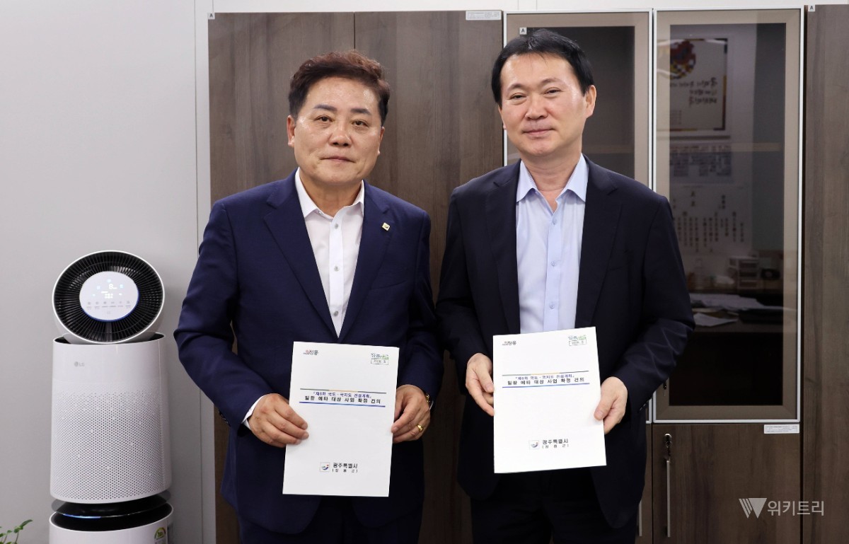 사순문 장흥군수는 정부 예산 편성의 핵심 길목을 지키고 있는 김명중 기획예산처 기획조정실장과 농림축산식품부 정책을 총괄하는 김정욱 농산업혁신정책실장을 직접 대면하는 '맨투맨' 설득 작업에 나섰다. / 장흥군