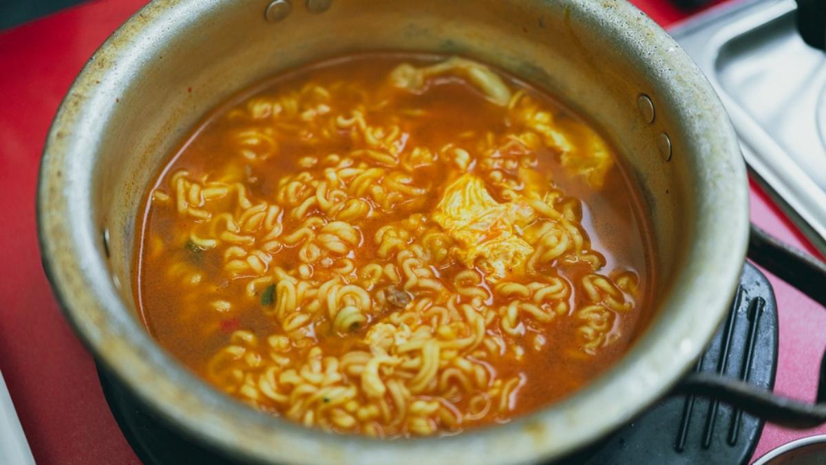 라면 끓일 때 온수 버튼 눌렀다면… 한국인 90%가 무심코 저지르는 주방 실수