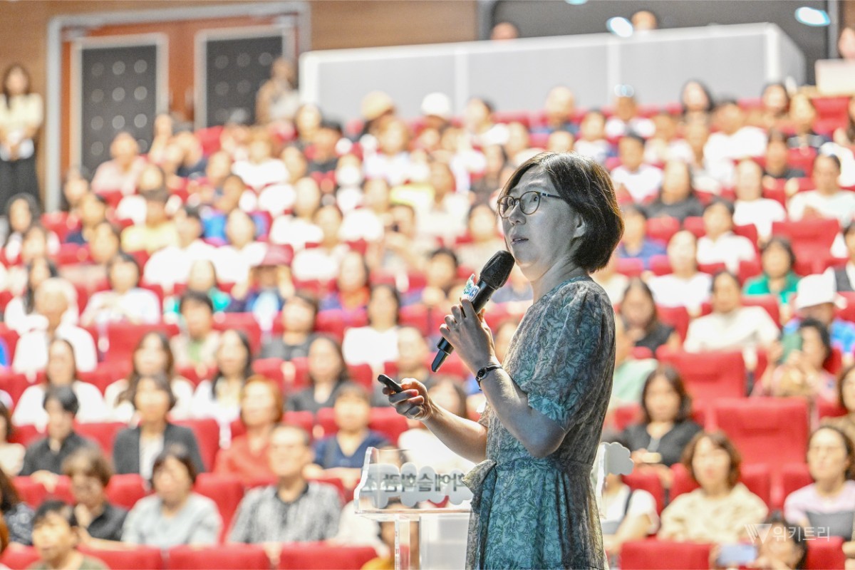 전남광주통합특별시 서구(구청장 김이강)는 14일 서빛마루문화예술회관에서 동 보장협의체위원, 복지관 관계자 등 200여 명이 참석한 가운데 ‘2026 복지리더 아카데미’를 개최했다./전남광주통합특별시 서구