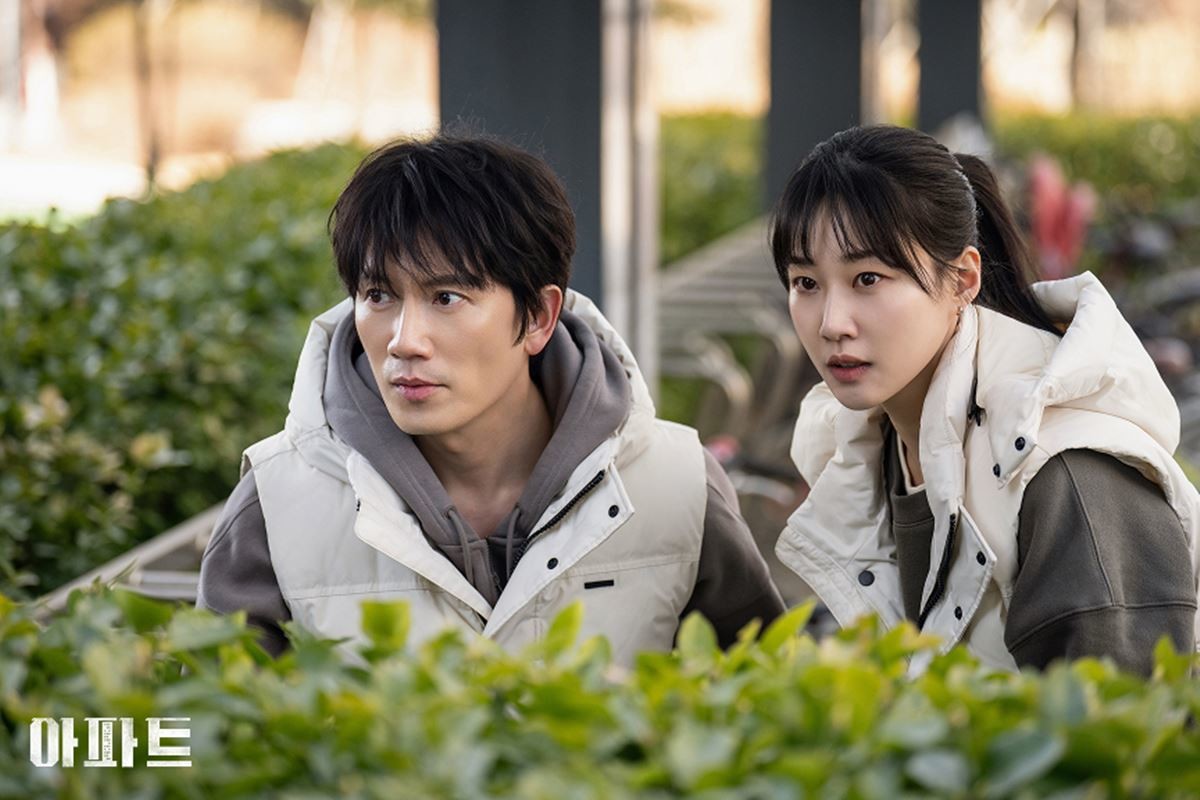 '아파트' 주연 배우 지성, 하윤경 / JTBC