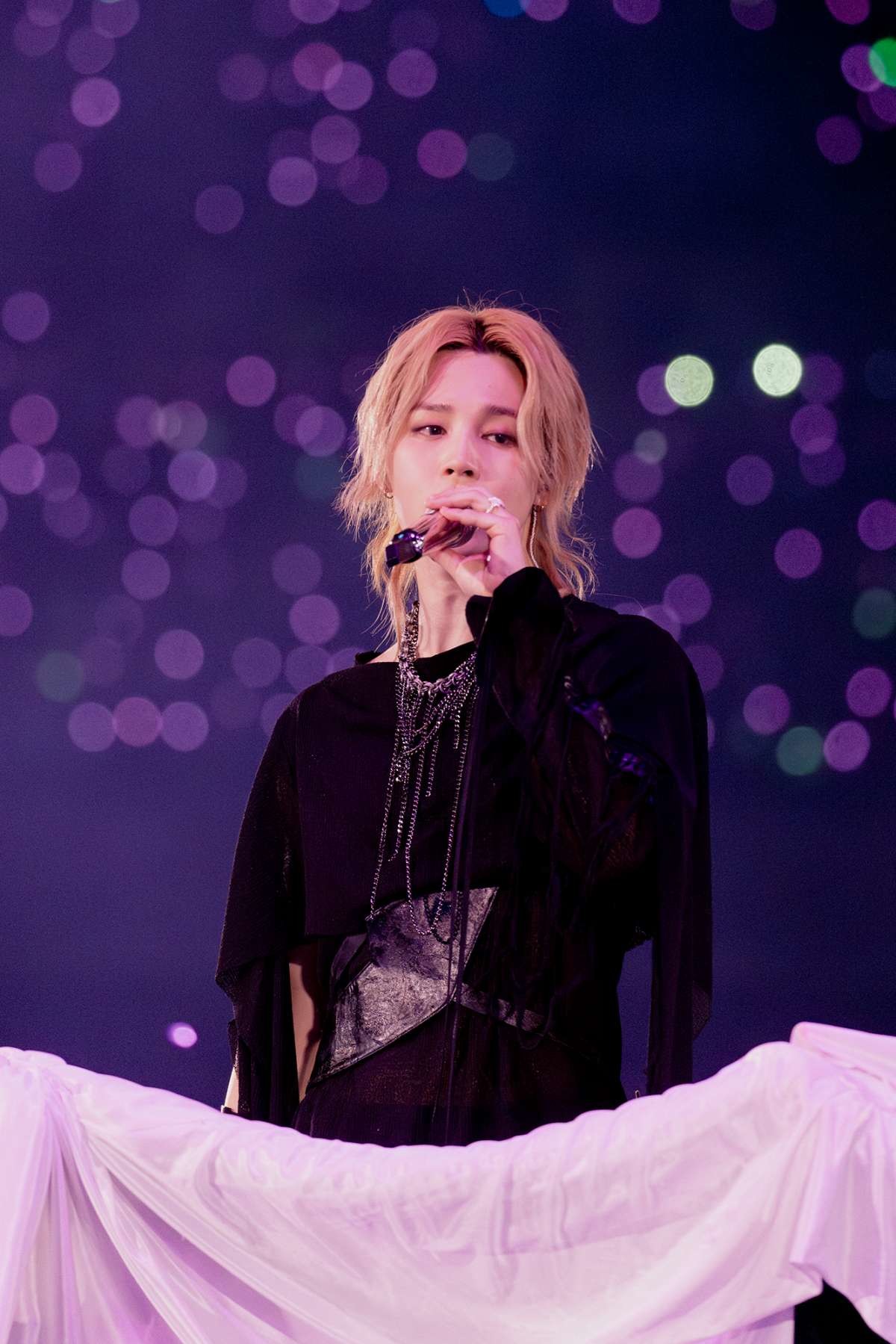 그룹 방탄소년단(BTS) 지민이 지난 6월 부산시 연제구 아시아드주경기장에서 열린 'BTS 월드투어 아리랑 인 부산' 콘서트에서 멋진 공연을 선보이고 있다. / 뉴스1