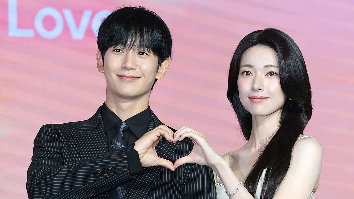 '이런 엿같은 사랑' 제작발표회에 참석한 배우 정해인과 하영 / 뉴스1