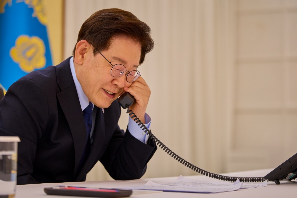 이재명 대통령이 도널드 트럼프 미국 대통령과 전화 통화를 하고 있다. / 청와대 제공
