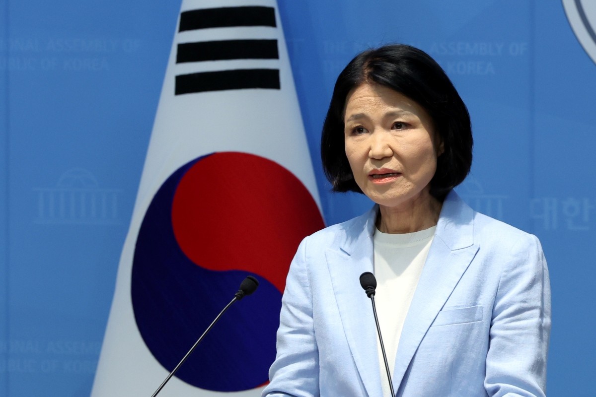 이진숙 국민의힘 의원이 14일 오후 서울 여의도 국회 소통관에서 5·18 민주화운동 관련 기자회견을 하고 있다. / 뉴스1
