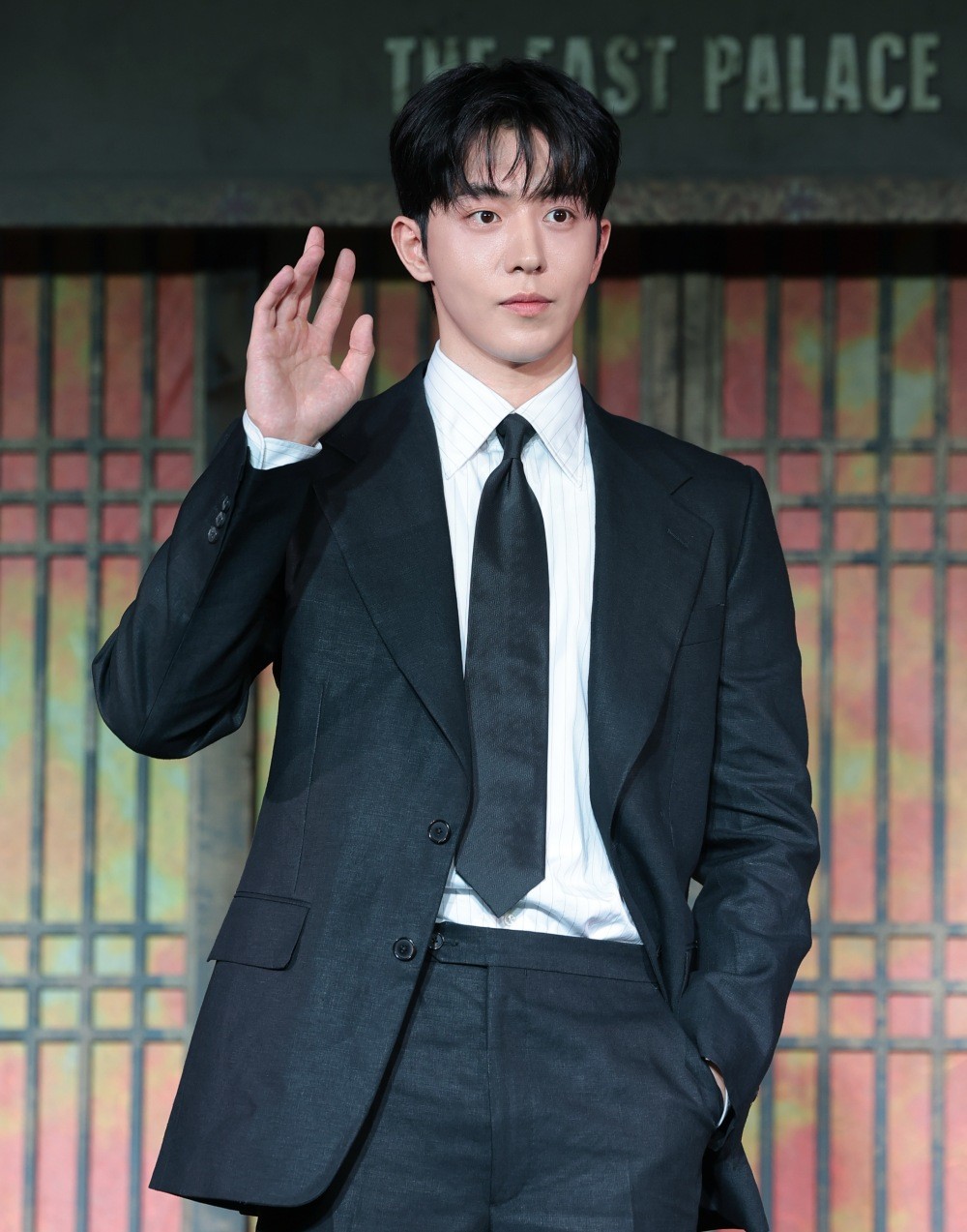 배우 남주혁이 7월 8일 서울 영등포구 페어몬트 앰배서더 서울에서 열린 넷플릭스 시리즈 '동궁' 제작발표회에서 포즈를 취하고 있다. '동궁'​은 귀(⻤)의 세계를 넘나드는 능력을 가진 구천(남주혁)과 비밀을 간직한 궁녀 생강(노윤서)이 왕(조승우)의 부름을 받고 동궁에 깃든 저주를 파헤치면서 벌어지는 이야기​다. / 뉴스1