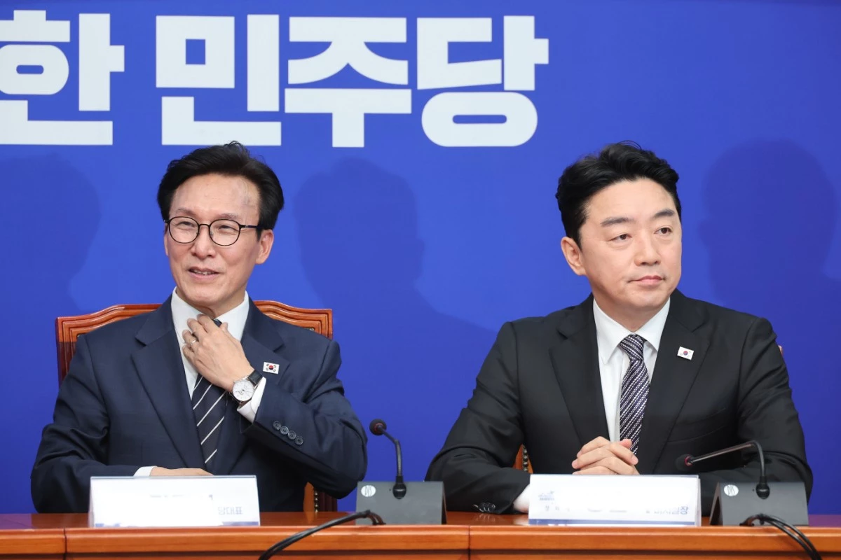 강훈식 대통령 비서실장이 김민석 더불어민주당 신임 대표를 접견했다. / 뉴스1