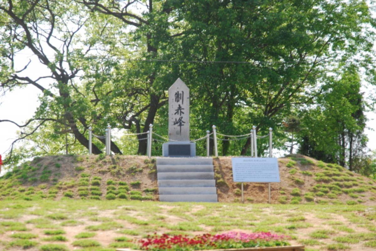 강화평화전망대 야외에 세워진 제적봉 비. / 강화군 제공