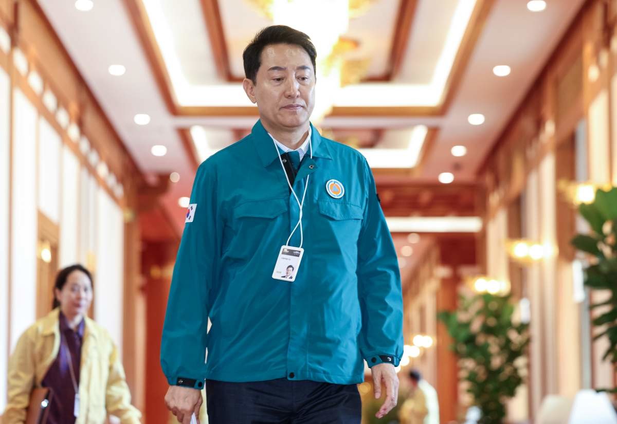 오세훈 서울시장이 18일 청와대에서 열린 제1회 을지국무회의에 입장하고 있다. / 뉴스1