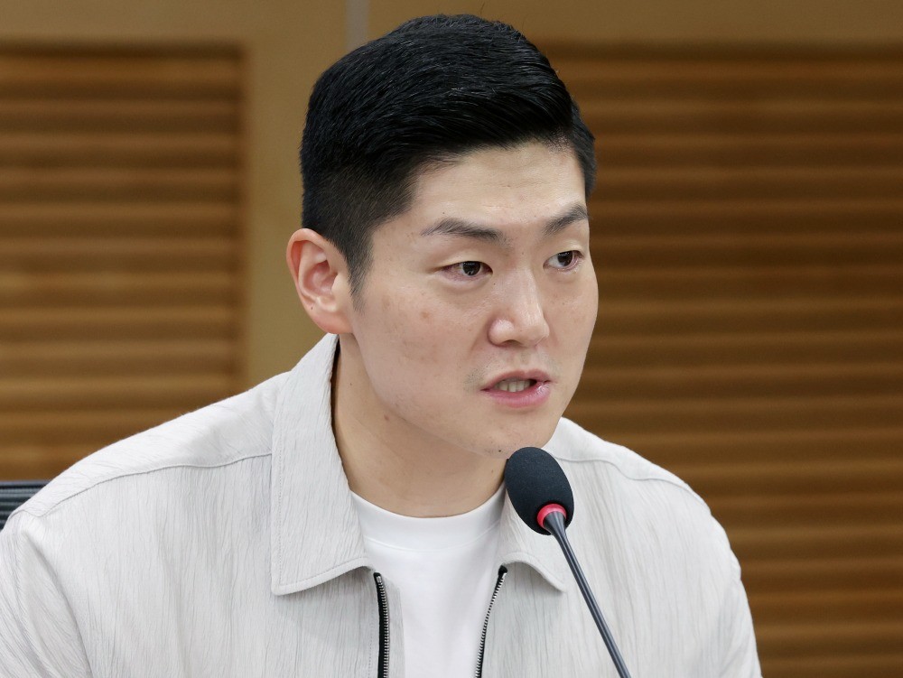 김재섭 국민의힘 의원이 7월 9일 오후 서울 여의도 의원회관에서 열린 '청각장애 학생 학습권 보장을 위한 정책 세미나'에서 개회사를 하고 있다. / 뉴스1