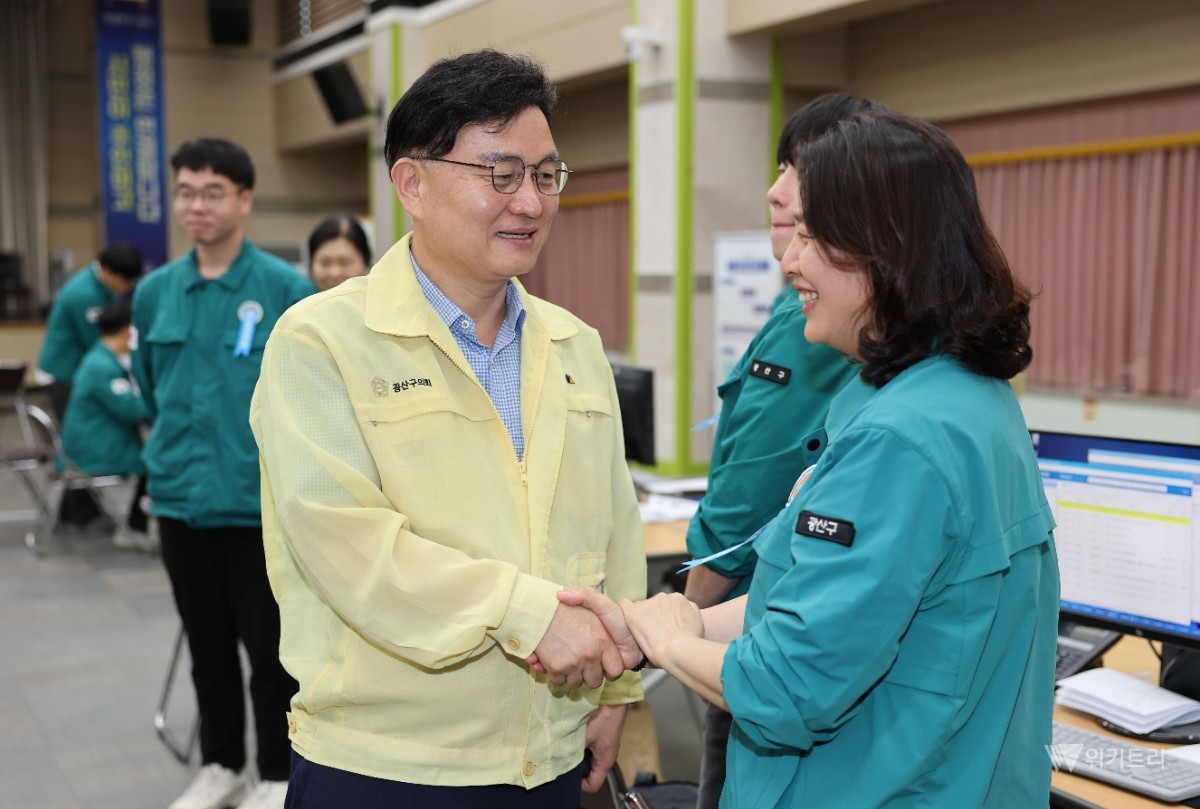 광산구의회는 18일 광산구청 종합상황실을 방문해 ‘2026년 을지연습’ 진행 상황을 참관하고 훈련에 참여하고 있는 관계자들의 노고를 위로했다. / 광산구의회