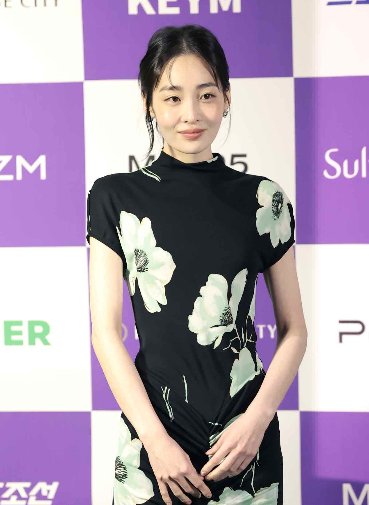 배우 김민하가 지난달 7일 서울 용산구 CGV용산아이파크몰에서 열린 제5회 청룡시리즈어워즈 핸드프린팅 행사에서 포즈를 취하고 있다. / 뉴스1