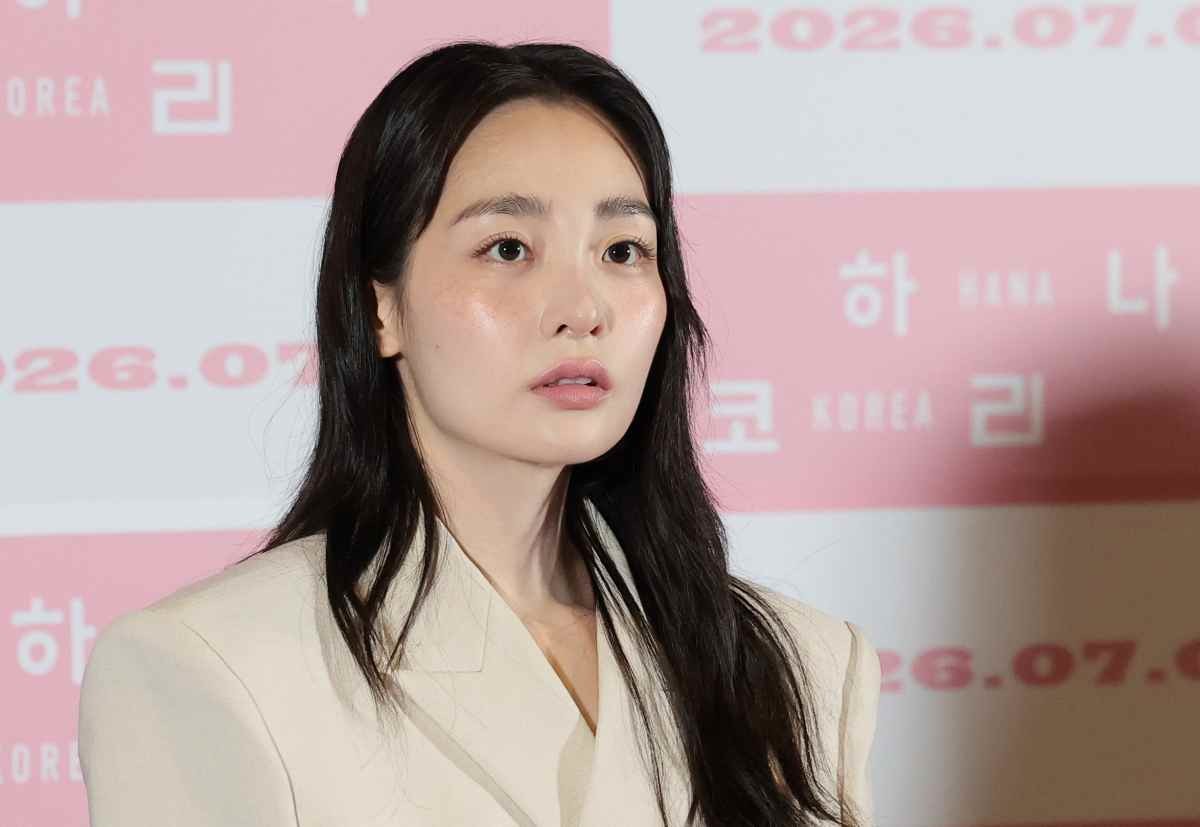 배우 김민하가 서울 용산구 CGV 용산아이파크몰에서 열린 영화 ‘하나 코리아’ 언론시사 및 기자간담회에 참석해 취재진 질문을 듣고 있다. / 뉴스1