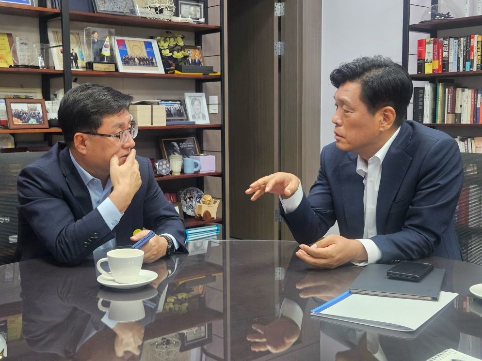(좌)김성환기후부장관 과 조승래 의원(우) 면담 / 의원실