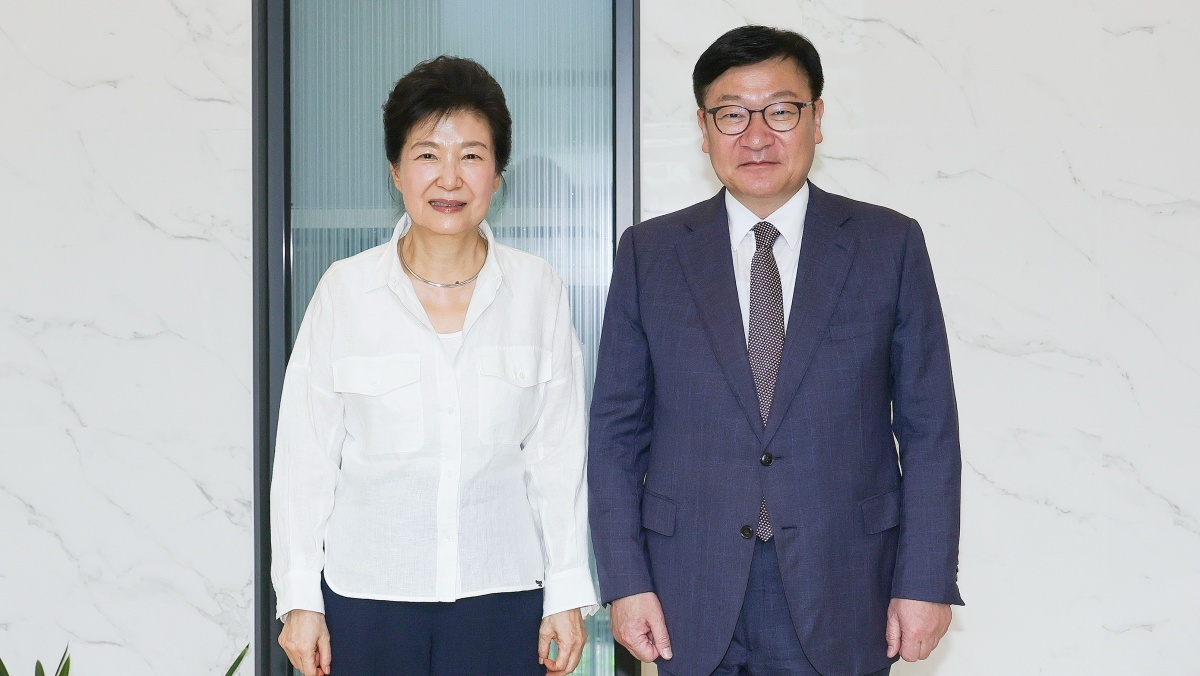 정점식, 박근혜 예방해 국민의힘 연찬회 초청…“검토해보겠다” 화답 들어