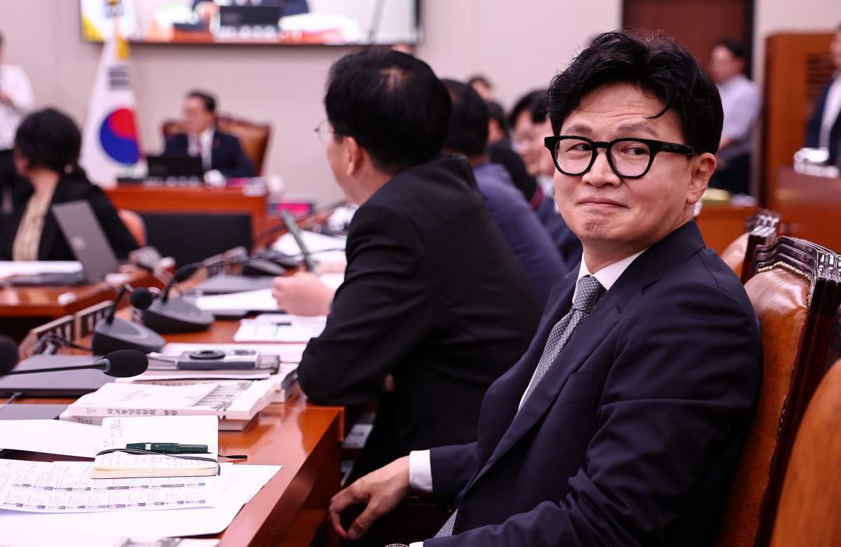 한동훈 무소속 의원이 19일 서울 여의도 국회에서 열린 제438회 국회(임시회) 외교통일위원회 제2차 전체회의에 참석해 자리하고 있다. / 뉴스1