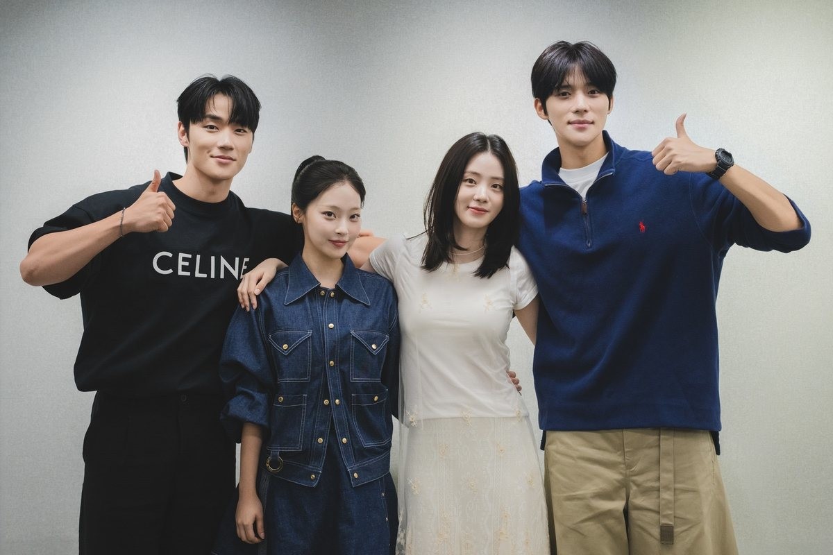 넷플릭스 '담을 넘지 마시오'의 (왼쪽부터) 배우 이민재, 최희진, 신시아, 문상민의 모습. / 넷플릭스 제공
