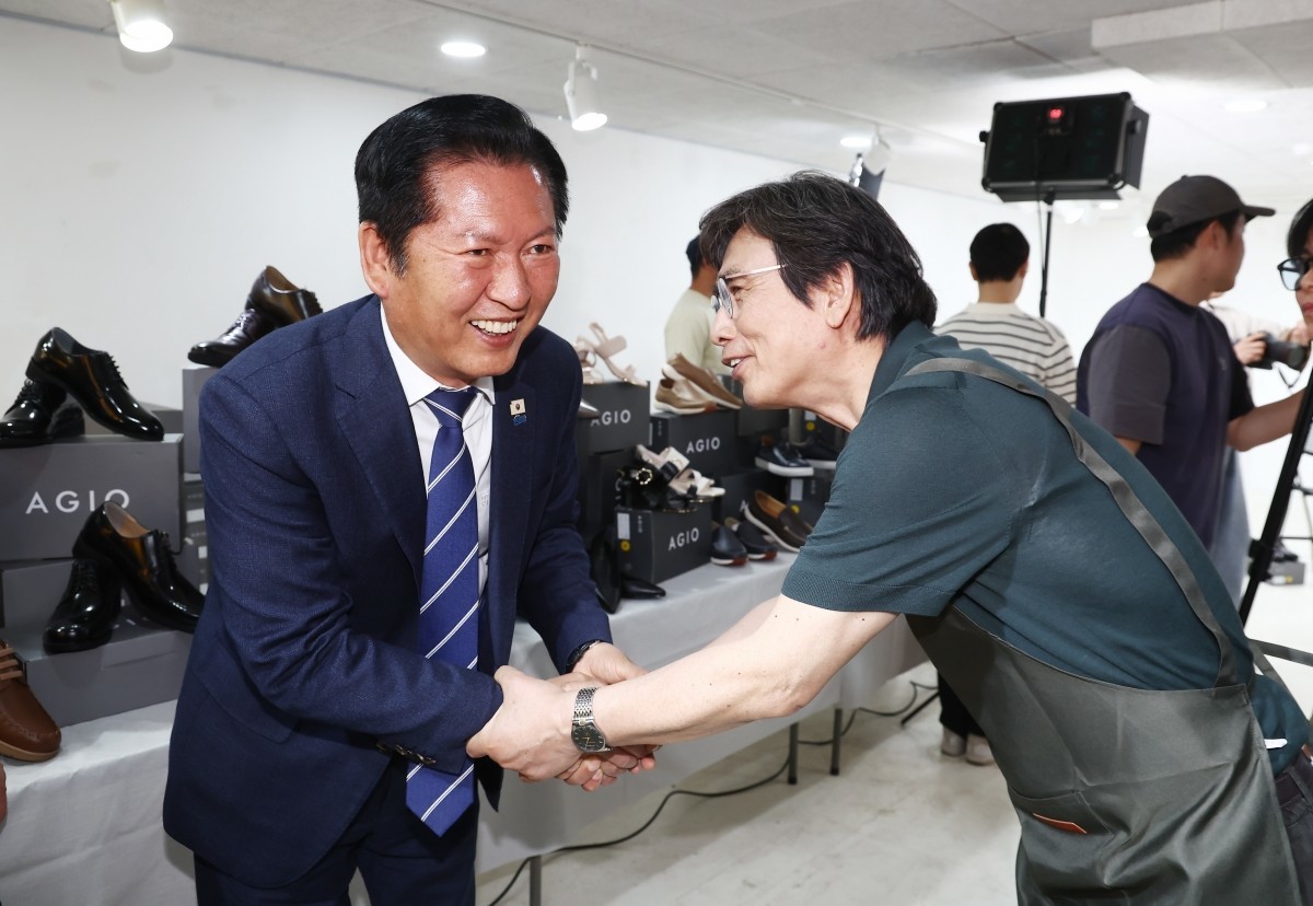 정청래 의원과 유시민 작가. / 뉴스1