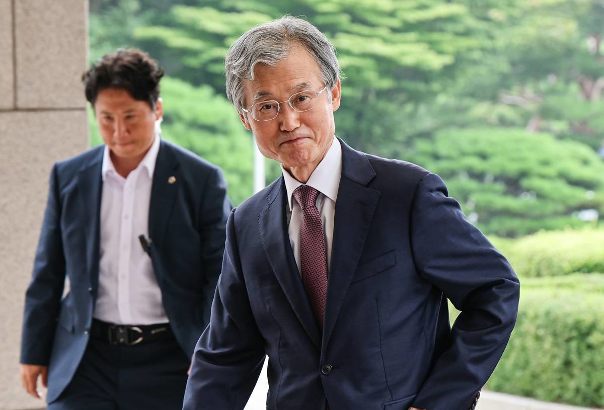 조희대 대법원장이 20일 서울 서초구 대법원으로 출근하고 있다 / 뉴스1