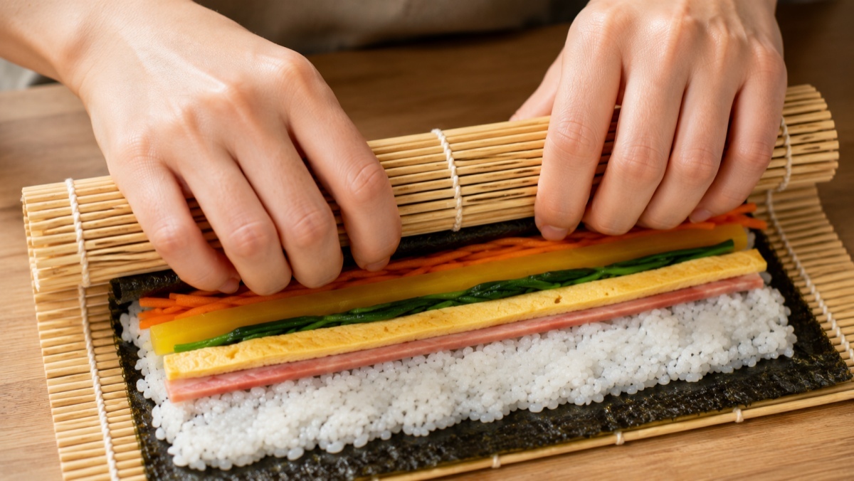 김밥에 다른 재료 싹 빼고 계란과 '이것'만 넣어보세요…가족들이 박수치며 환호합니다