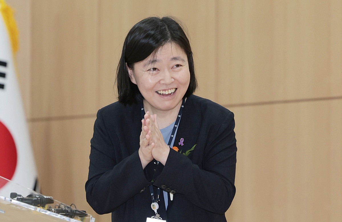 임은정 서울동부지검장 자료 사진. 임은정 검사장은 최근 중수청 검사·검찰 수사관 특례임용 신청에 지원서를 제출한 것으로 전해졌다. 중수청수사관 임용령에 따르면 검찰청에서 근무하는 검사와 수사관은 별도 시험 없이 중수청으로 옮길 수 있다. 임은정 검사장과 같은 지검장급은 1급 수사관으로 임용된다. 차장·부장검사급은 2급, 법조 경력 10년 이상 검사는 3급, 10년 미만 검사는 4급 상당 수사관이 된다. 임은정 검사장은 지난해 12월 열린 일선 기관장 화상회의를 통해 중수청 근무 의사를 밝혔다. / 연합뉴스