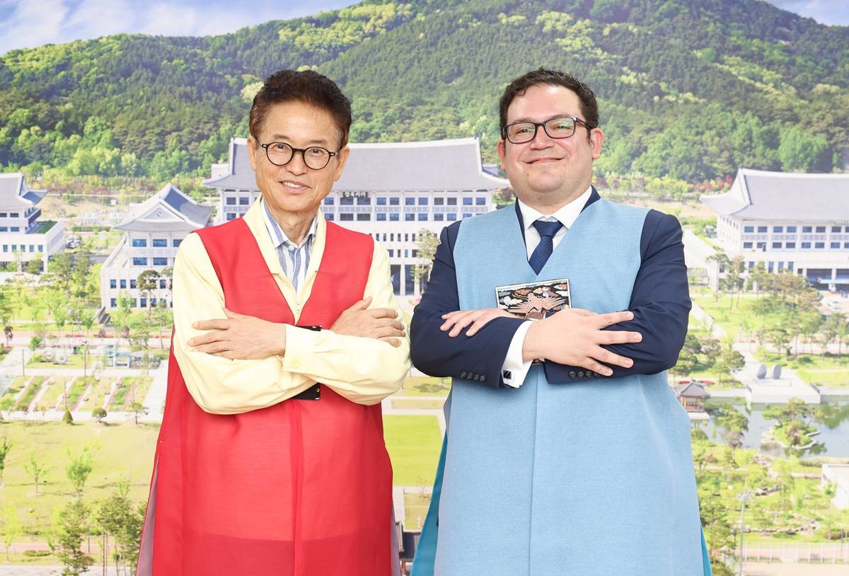 (왼쪽부터)이철우 경상북도지사와 주한 엘살바도르 대사/경북도