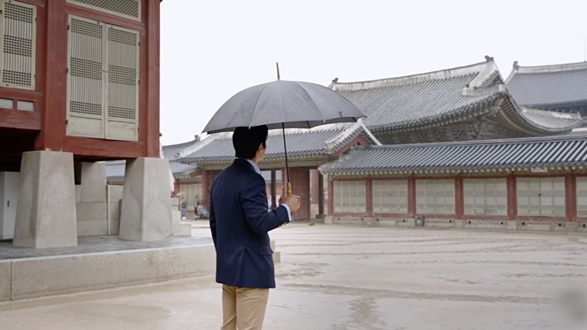 경복궁서 담배 피우던 외국인 제지한 '유명 가수' 정체, 눈길 확 쏠렸다