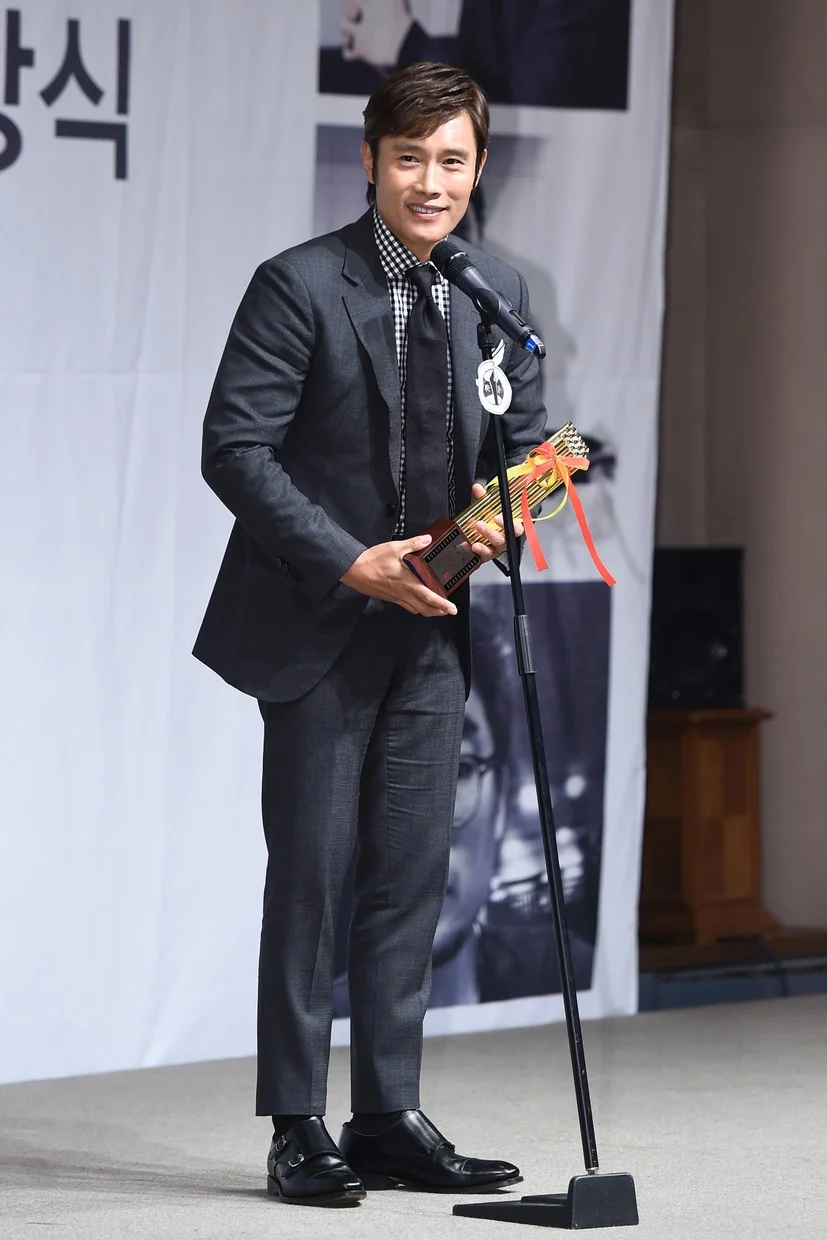 하정우·안보현 투톱…이병헌표 안상구의 젊은 날 / 이병헌, 제36회 영평상에서 '내부자들' 남우주연상 수상 (사진=뉴스1)