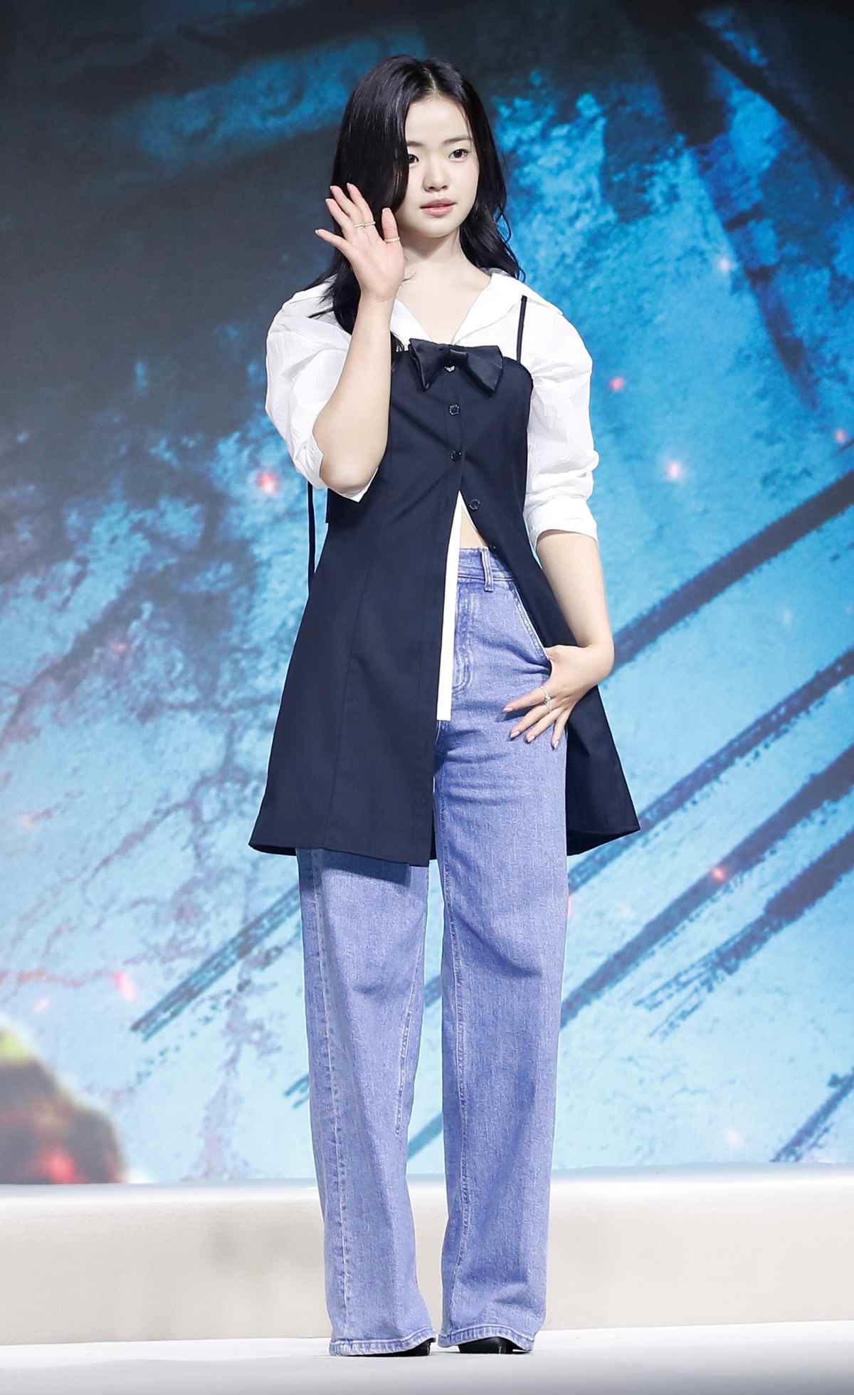 배우 김시아가 2024년 서울 종로구 JW 메리어트 동대문 스퀘어 서울에서 열린 넷플릭스 시리즈 '스위트홈' 시즌3 제작발표회에서 포즈를 취하고 있다. / 뉴스1
