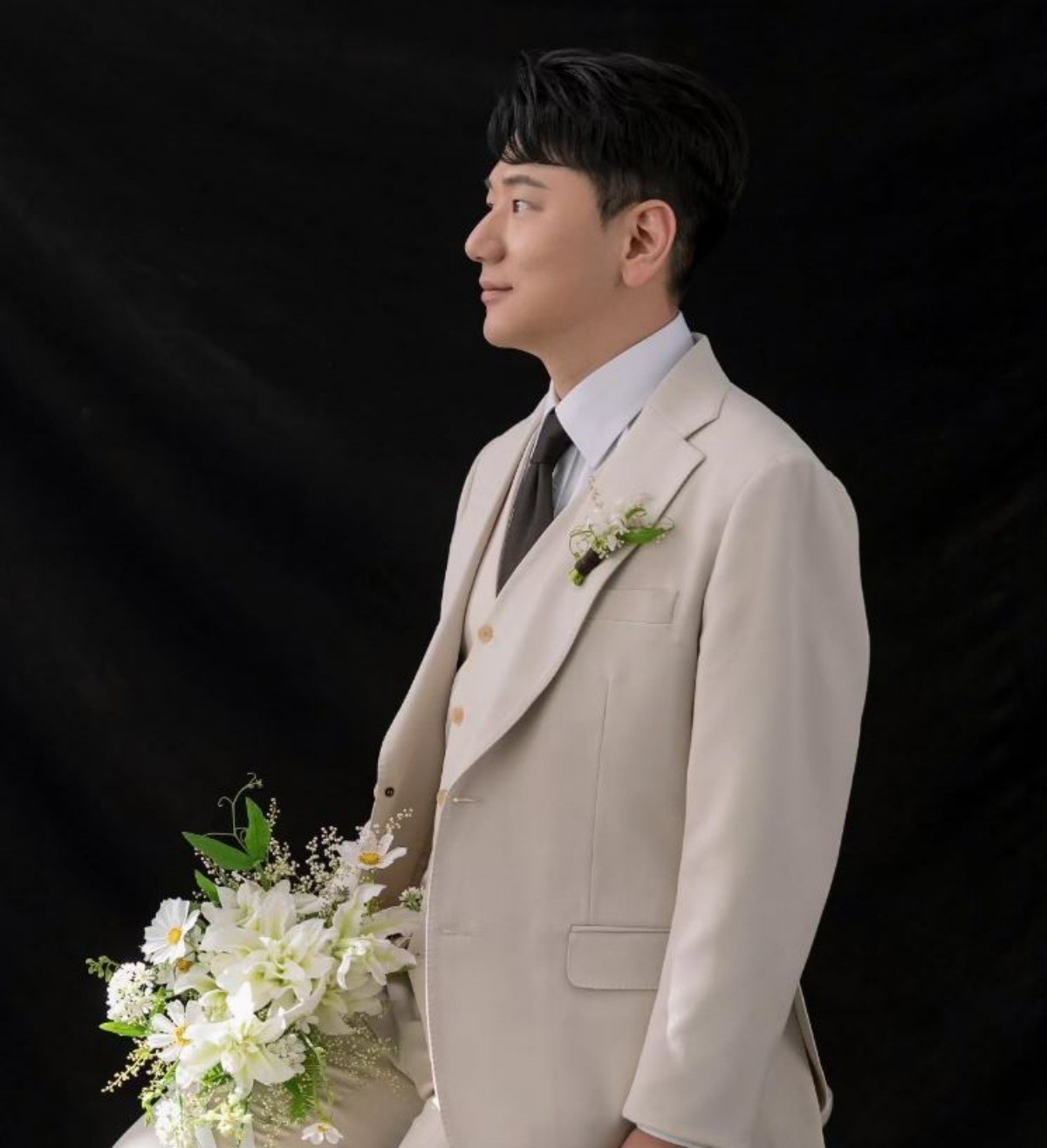 나는 솔로 19기 영수가 직접 게시한 웨딩 화보. / 나는솔로 19기 영수 인스타그램