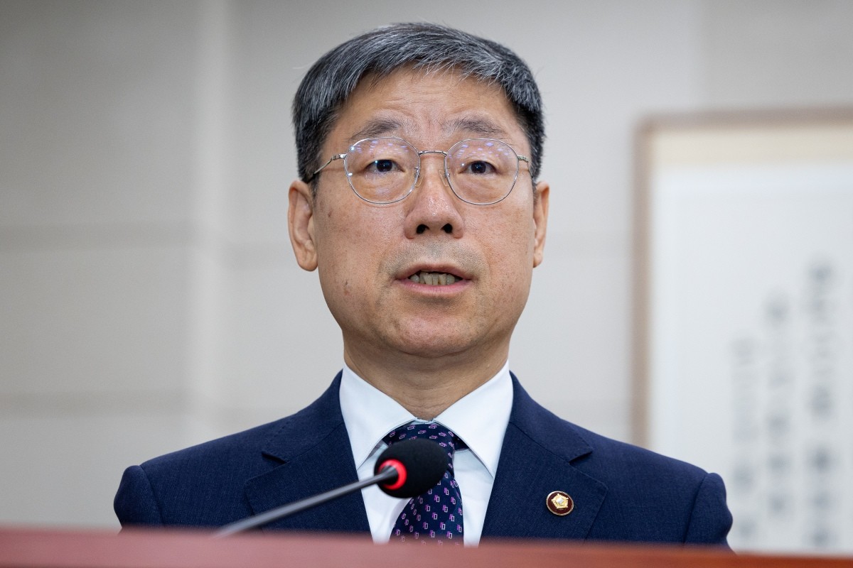 노경필 법원행정처장이 19일 서울 여의도 국회에서 열린 제438회 국회(임시회) 법제사법위원회 제1차 전체회의에 출석해 2025회계연도 결산 및 업무보고를 하고 있다. / 뉴스1