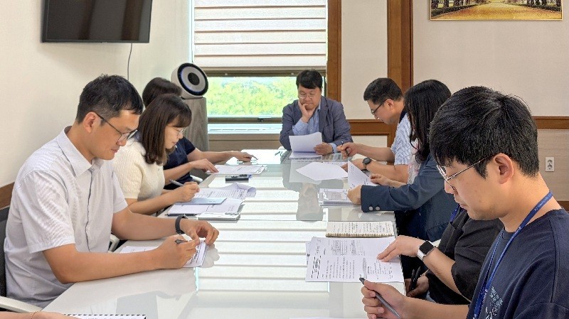 이달 20일 열린 ‘자살예방회의’에서 박문용 부구청장이 회의를 주재하고 있다./사진=유성구