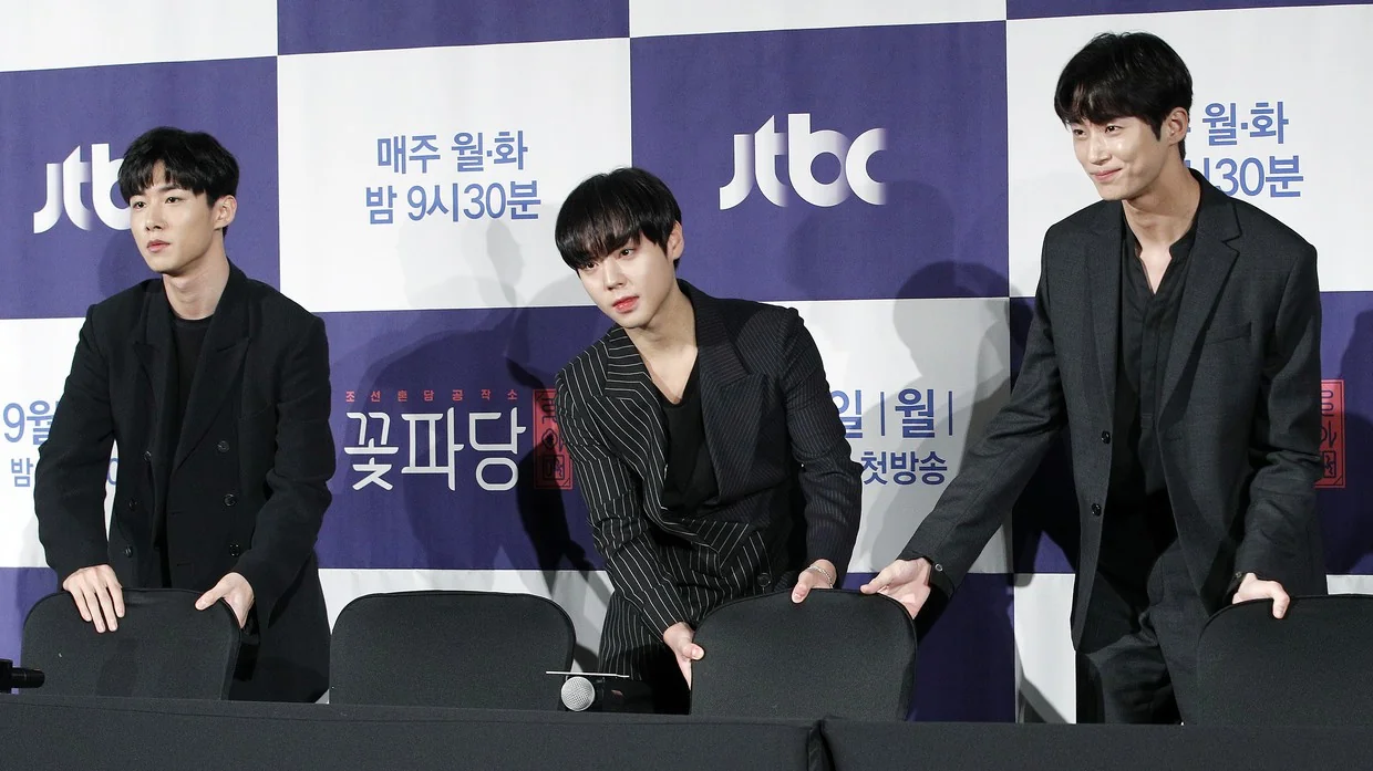 박지훈·변우석·서지훈 '꽃파당' 제작발표회에서 포즈를 취하는 주역 배우들 (사진=뉴스1)