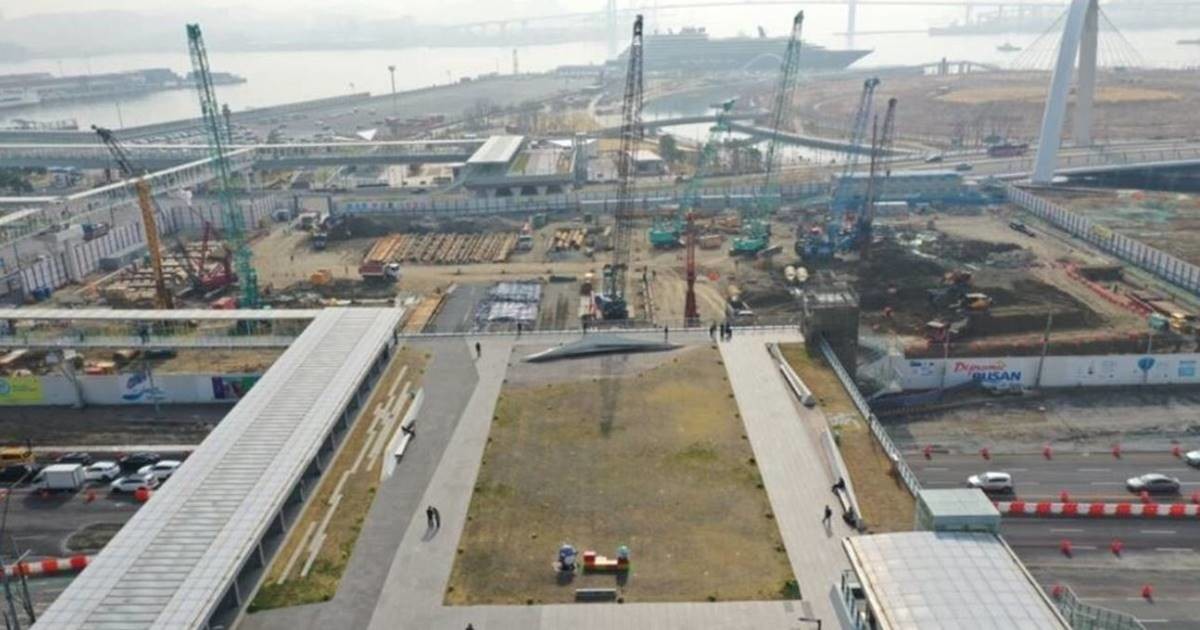 부산 동구청은 지난 21일 북항 복합환승센터 건축주인 피큐건설을 상대로 공사중지명령 처분을 결정했다. / 사진=자료사진